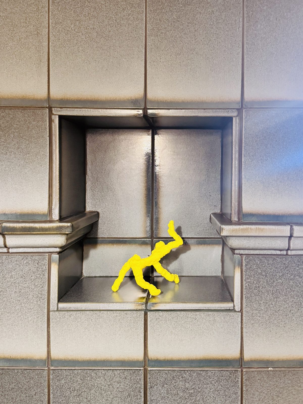 Ausstellungsansicht · Intervention · Ofennische · Färberstuben Hadersdorf 2026