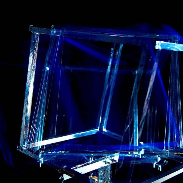 Rotation im UV-Licht — RAUM 11, Markus Wintersberger 2011/2012