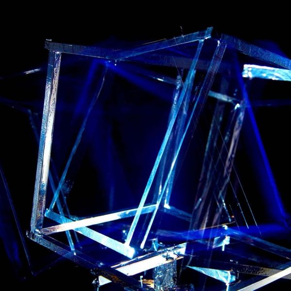Rotation im UV-Licht — RAUM 11, Markus Wintersberger 2011/2012